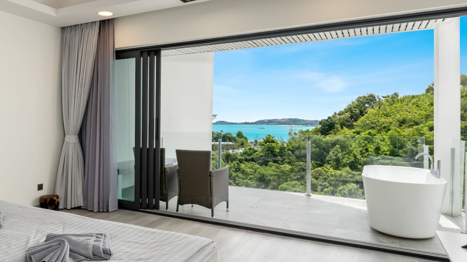 Master Peak Villa (J3) 5-bedrooms Near Beach